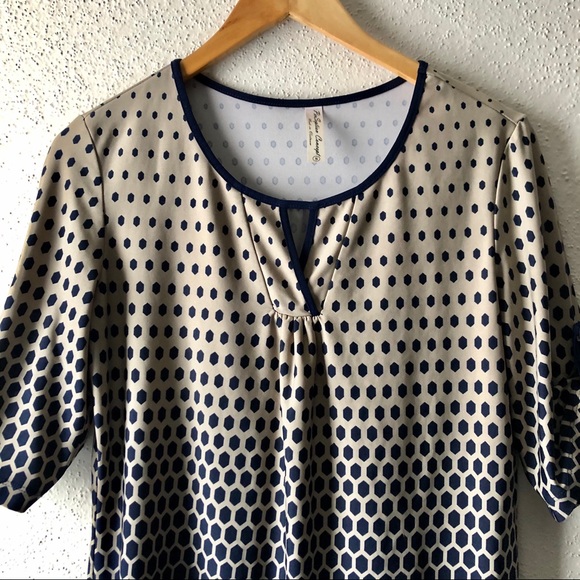 Small/Medium Contemporary Blouse - Picture 4 of 7